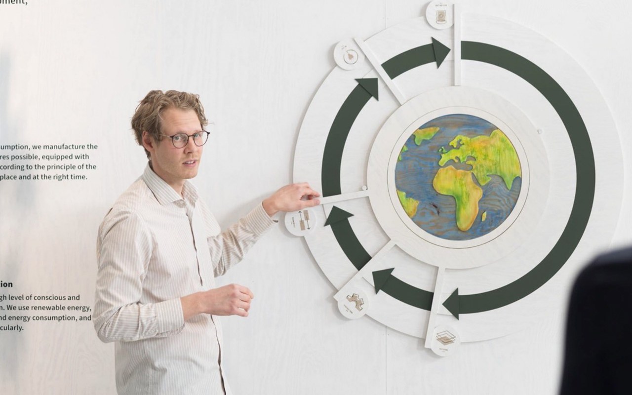 Sustainability manager Niclas Thulin regularly meets customers in Fagerhult’s Sustainability Hub — bringing to life how informed lighting choices can deliver both climate and cost savings.