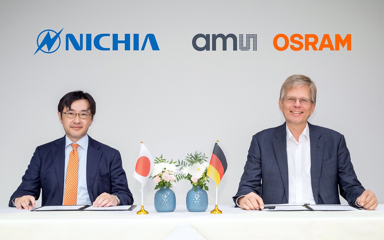 Hiroyoshi Ogawa, President and CEO of Nichia Corporation (left) and Aldo Kamper, CEO of ams-OSRAM AG (right).