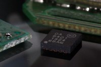 The tiny iW6401 smarteXite LED driver IC supports dimming options with multi-interface solution and multi-stage programming