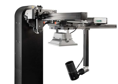 A special cantilever for the LGS 1000 permits quick and simple correction in accordance with CIE S 025