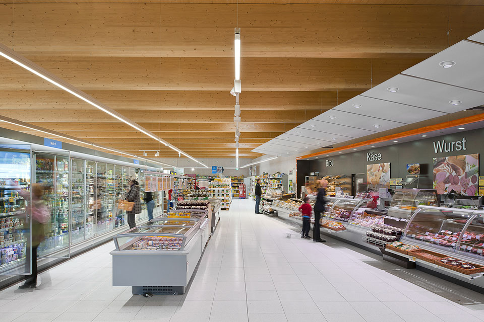 Thanks to innovative LED lighting, passive building construction, advanced building management and more, the supermarket branches located in Vienna and Murau save 50% of energy and up to 80 t of CO2.